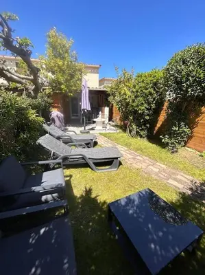 Jardin de l'établissement Maison bord de mer