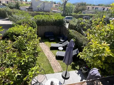 Jardin de l'établissement Maison bord de mer