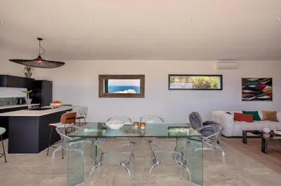Coin salon dans l'établissement Villa Bellagio avec vue exceptionnelle