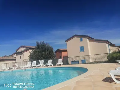 Piscine de l'établissement Les Terrasses de LOZARI de Nadine et Claude ou située à proximité