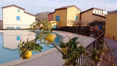 Piscine de l'établissement Les Terrasses de LOZARI de Nadine et Claude ou située à proximité