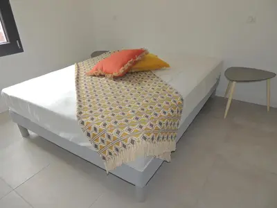 Un ou plusieurs lits dans un hébergement de l'établissement Villa neuve à 900 m de la plage