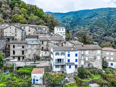 Vue générale sur la montagne ou vue sur la montagne depuis la maison de vacances