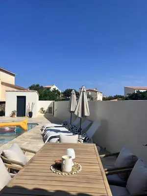 Balcon ou terrasse dans l'établissement Superbe maison avec piscine