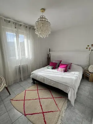 Un ou plusieurs lits dans un hébergement de l'établissement Superbe maison avec piscine