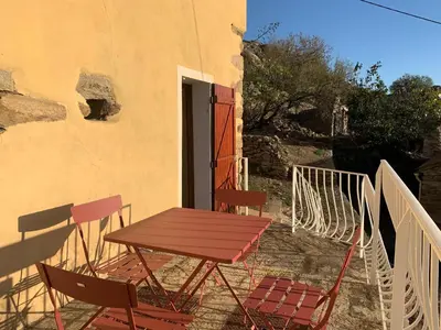 Balcon ou terrasse dans l'établissement Maison indépendante Haute-Corse mer et montagne