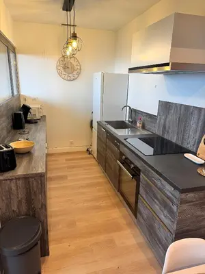 Cuisine ou kitchenette dans l'établissement Charmant appartement vue mer
