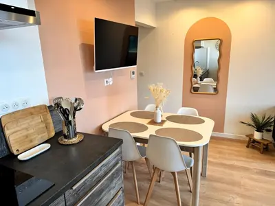 Cuisine ou kitchenette dans l'établissement Charmant appartement vue mer