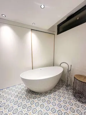 Salle de bains dans l'établissement Sublime villa vue mer pieds dans l'eau