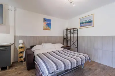 Un ou plusieurs lits dans un hébergement de l'établissement Le Petit Paradis - Studio plage à proximité