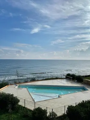 Piscine de l'établissement Studio les pieds dans l'eau ou située à proximité