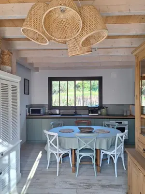 Cuisine ou kitchenette dans l'établissement BergerieMuratinca privacy piscine vue mer 16 pers - location du samedi au samedi