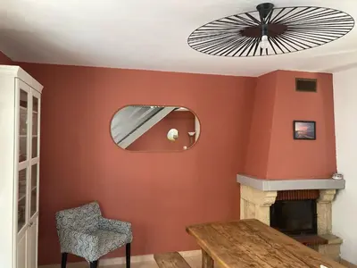 Coin salon dans l'établissement Maison bord de mer en Corse