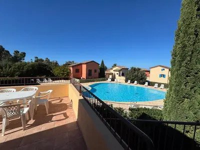 Piscine de l'établissement T3 climatisé avec vue piscine ou située à proximité
