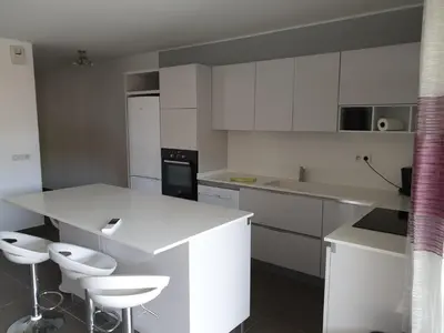 Cuisine ou kitchenette dans l'établissement T2 55 m2 4 pers jacuzzi terrasse 55m2