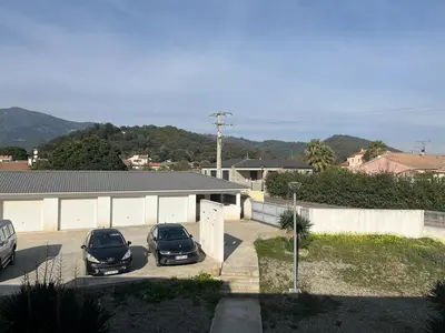 Vue générale sur la montagne ou vue sur la montagne depuis l'appartement