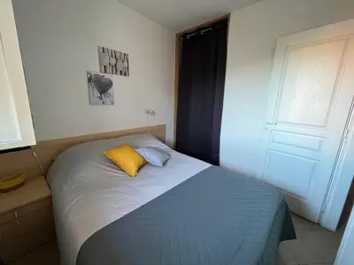Un ou plusieurs lits dans un hébergement de l'établissement Appartement Jardin de la Mer