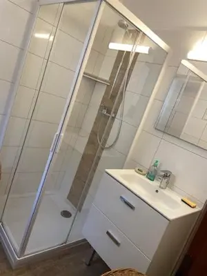 Salle de bains dans l'établissement Maison Les Pieds dans l eau