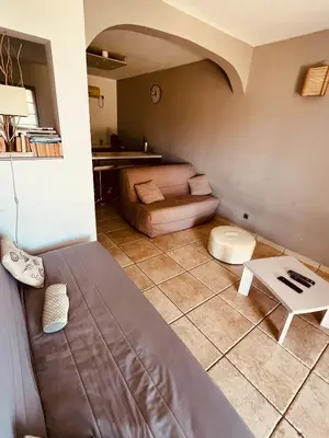 Coin salon dans l'établissement Casa di Lumio, piscine privée