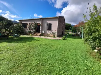 Jardin de l'établissement Corse Maison de campagne mer et montagne