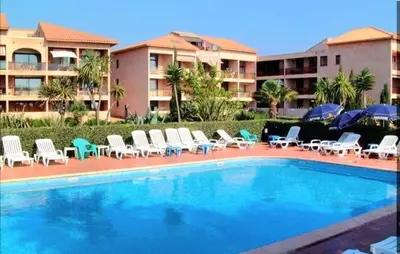 Piscine de l'établissement Studio accueillant à San-Nicolao avec vue mer, 27 m² ou située à proximité
