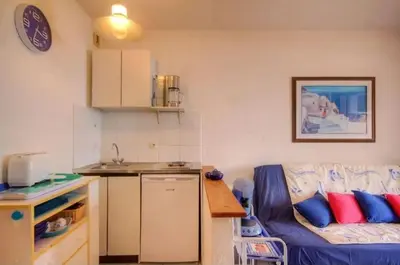 Cuisine ou kitchenette dans l'établissement Studio accueillant à San-Nicolao avec vue mer, 27 m²