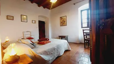 Un ou plusieurs lits dans un hébergement de l'établissement 1st floor apartment in 18th century character house