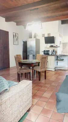 Cuisine ou kitchenette dans l'établissement 1st floor apartment in 18th century character house