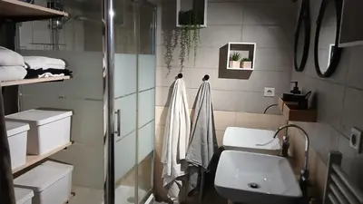 Salle de bains dans l'établissement Maison de village 3 chambres vue mer
