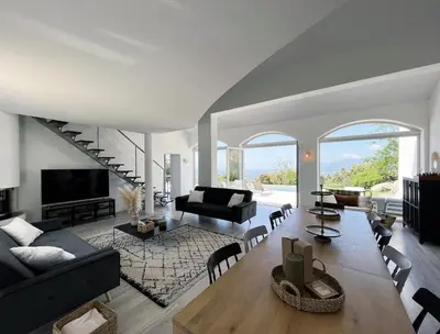 Coin salon dans l'établissement Maison de Maître Albitru - Domaine Romella - Piscine - Vue Golfe St-Florent