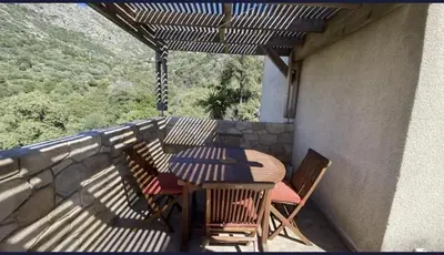 Vue générale sur la montagne ou vue sur la montagne depuis la maison de vacances