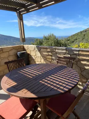 Vue générale sur la montagne ou vue sur la montagne depuis la maison de vacances