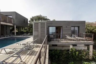 Piscine de l'établissement Le Tomino ou située à proximité