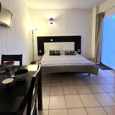 Studio climatisé avec piscine à ST FLORENT