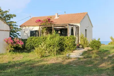 Jardin de l'établissement A Stalla - Maison pieds dans l'eau à Lucciana