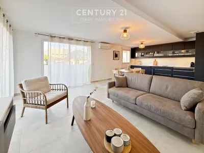 Coin salon dans l'établissement Duplex T4 proche de la plage à Calvi