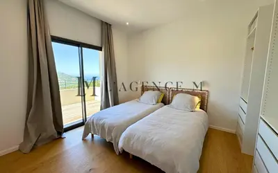 Un ou plusieurs lits dans un hébergement de l'établissement Villa Giuliana Paisible & spacieuse AREGNO
