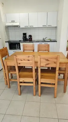 Cuisine ou kitchenette dans l'établissement T3 résidence privée proche plage et piscine