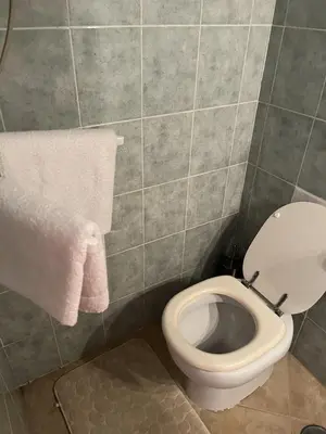Salle de bains dans l'établissement Les jardins de la mer marine de Bravone