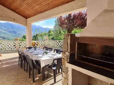 Vue générale sur la montagne ou vue sur la montagne depuis la villa