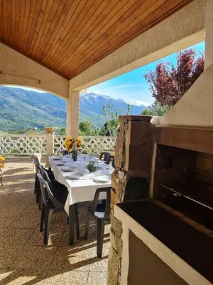 Vue générale sur la montagne ou vue sur la montagne depuis la villa