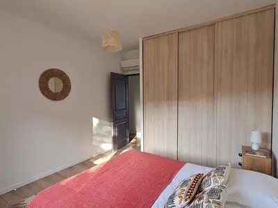 Un ou plusieurs lits dans un hébergement de l'établissement Villa de standing Vista - Domaine Romella - Piscine - Vue Lac de Padula