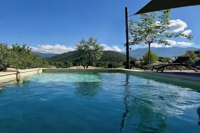 Vue générale sur la montagne ou vue sur la montagne depuis la villa