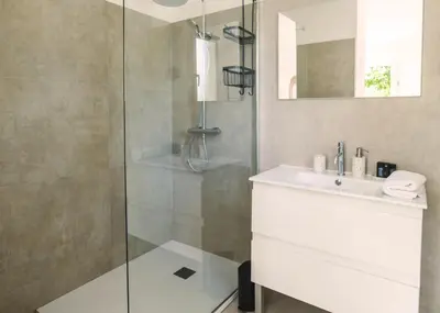 Salle de bains dans l'établissement Villa de charme Jo Poggi - Domaine Romella - Piscine - Proche St-Florent