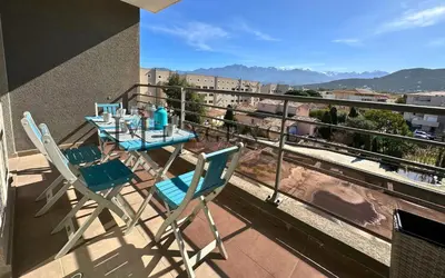 Vue générale sur la montagne ou vue sur la montagne depuis l'appartement