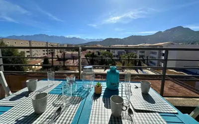Vue générale sur la montagne ou vue sur la montagne depuis l'appartement