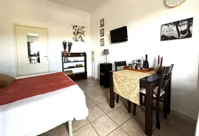Télévision ou salle de divertissement dans l'établissement SAINT FLORENT - STUDIO 2 couchages Avec Piscine