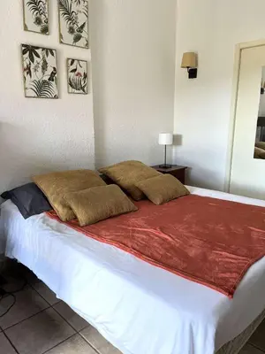 Un ou plusieurs lits dans un hébergement de l'établissement SAINT FLORENT - STUDIO 2 couchages Avec Piscine