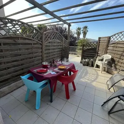 SAINT FLORENT - STUDIO 2 couchages Avec Piscine