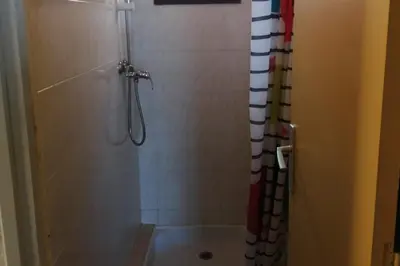 Salle de bains dans l'établissement Appartement en bord de mer Marine de Sant-Ambrogio